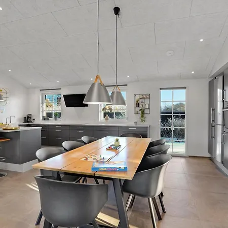 Stunning In With Kitchen *