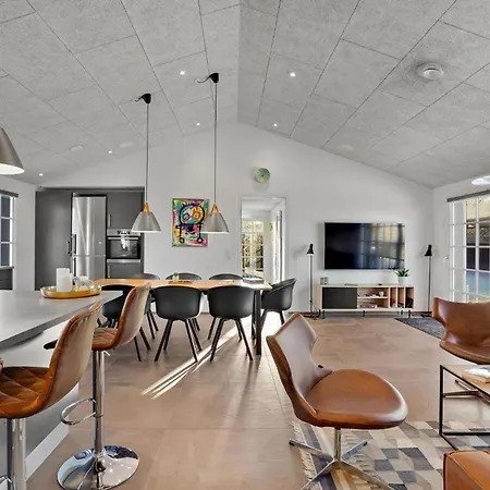 Stunning In With Kitchen